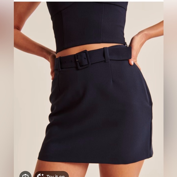 Abercrombie Elegant Navy Belted Skort large - Picture 2 of 6